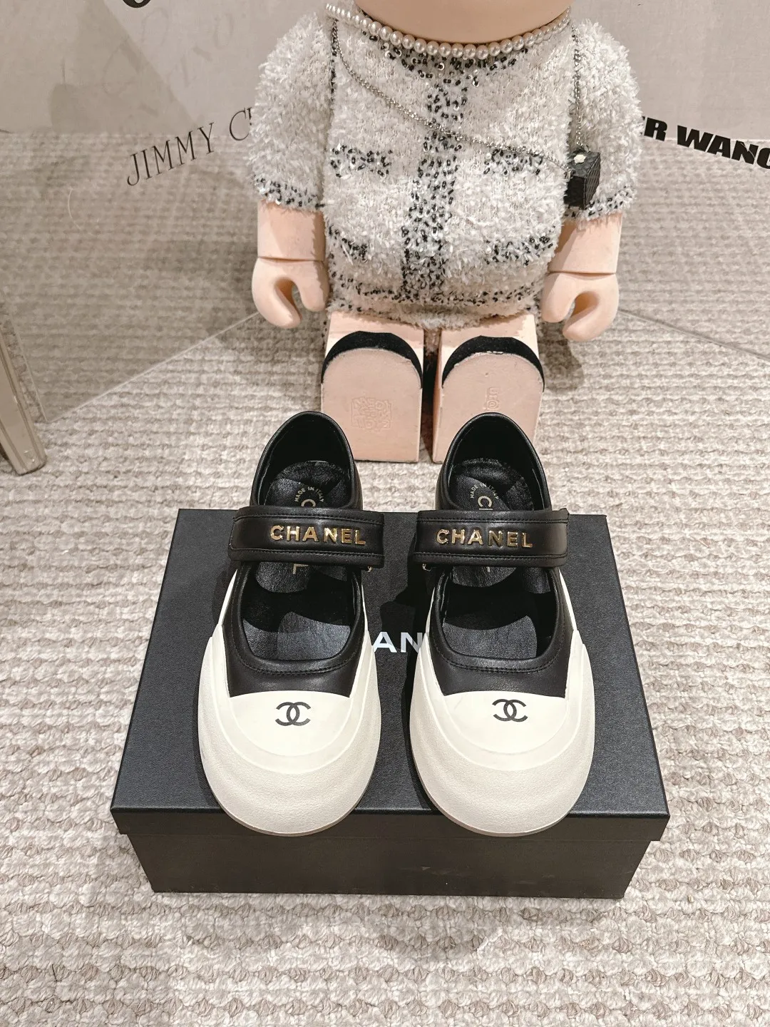 👟👟Ex-factory price 600👟👟 Chanel 25k new counter shoes, ceiling top quality [proud] This shoe is really a lucky star for small people, thick sole 5cm, more refined, rhombus, slim legs, the key is very comfortable upper foot: imported cowhide, lining: leather lining, outsole: genuine molded TPU outsole ~ 5cm heel height Size: 35-40 (41 made to order, non-refundable)
